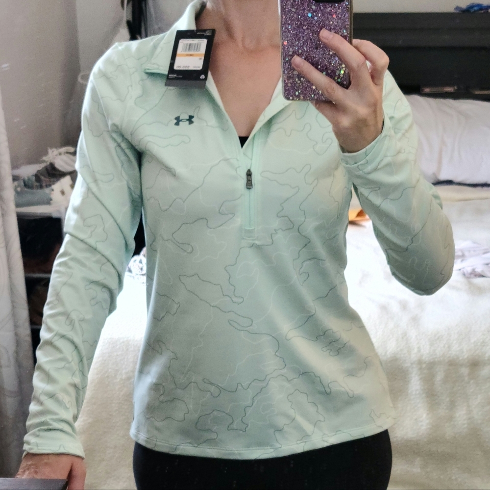 Under Armour long sleeve top with zipper - Size small (NWT)